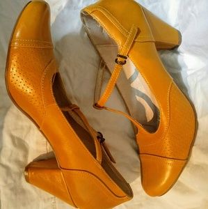 Mustard Yellow Vintage Style Mary Jane Heels